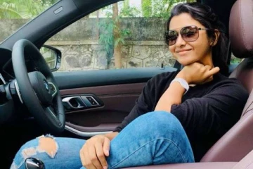 முன்னணி நாயகியாக இருக்கும் பிரியா பவானி ஷங்கர் காரின் விலை எவ்வளவு தெரியுமா?