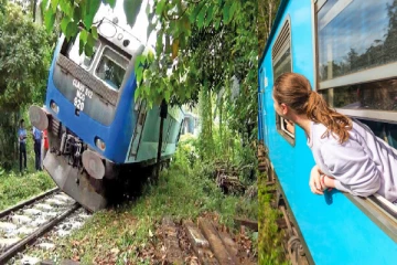 தடம் புரளும் மலையக தொடருந்துகள் : சுற்றுலா பயணிகள் பெரும் சிரமம்