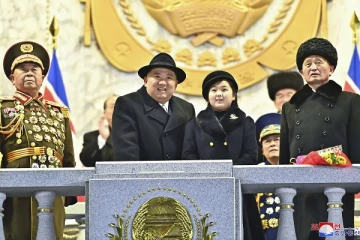 மக்களுக்கு இன்ப அதிர்ச்சியை கொடுத்த அதிபர் கிம்!