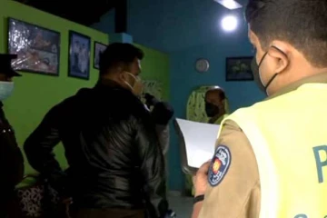 வீடொன்றில் வீசிய துர்நாற்றம் ; பொலிஸாருக்கு  காத்திருந்த அதிர்ச்சி