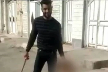 இளம் மனைவியின் வெட்டிய  தலையுடன் வீதியுலா வந்த நபர்; பெரும்  அதிர்ச்சியை ஏற்படுத்திய சம்பவம்