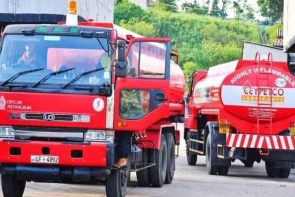 இலங்கையில் மூடப்படும் அபாய நிலையில் 400 எரிபொருள் நிரப்பு நிலையங்கள்! | 400 Fuel Filling Stations Danger Closing Sri Lanka