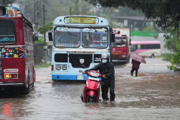 ஆபரேஷன் Sagar Bandhu... இலங்கைக்கு நிவாரணப் பொருட்களை அனுப்பிய இந்தியா | India Launches Op Sagar Bandhu