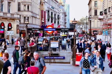 லண்டனில் ஏற்பட்டுள்ள நெருக்கடியில் சிக்கிய மக்களின் நிலை!