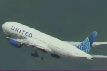 take-off ஆன விமானம்; திடீரென கழன்று விழுந்த டயர்..பதறிய பயணிகள் - வைரலாகும் வீடியோ!