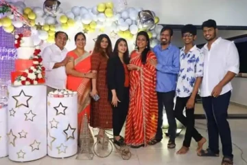 49 வயதில் பேரழகியாக ஜொலிக்கும் ரோஜா... அம்மாவையும் மிஞ்சிய மார்டன் உடையில் மகள்!