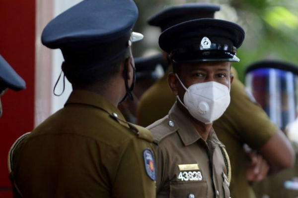 எரிபொருள் வரிசையில் அடிதடி; நால்வருக்கு நேர்ந்த கதி! | Bustle In The Fuel Line Peoples Hospitals