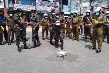 யாழில் இளைஞர்களை அச்சுறுத்தி பணம் பறிக்கும் கும்பல்: இருவர் கைது