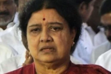 வாக்காளர் பட்டியலில் சசிகலாவின் பெயர் இல்லை: உறவினர்கள் அதிர்ச்சி