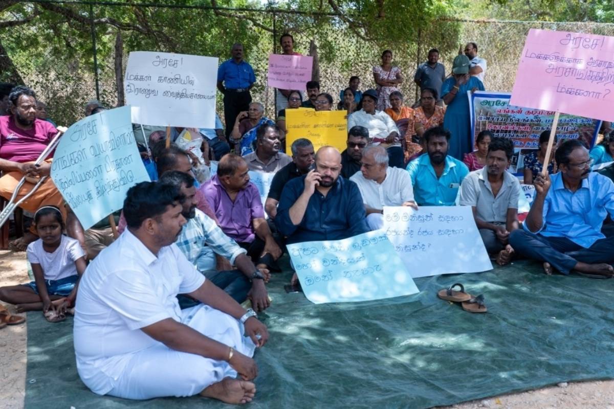 யாழ். காணி விடுவிப்புக்கான போராட்டத்தில் சுமந்திரன் உள்ளிட்ட அரசியல் தலைவர்கள் | Sumanthiran Jaffna North Land Liberation Struggle யாழ். காணி விடுவிப்புக்கான போராட்டத்தில் சுமந்திரன் உள்ளிட்ட அரசியல் தலைவர்கள் | Sumanthiran Jaffna North Land Liberation Struggle