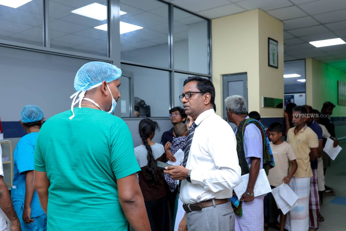 யாழ் ஆலயத் திருவிழாவில் அதிக வெளிச்சம்; நூற்றிற்கும் மேற்பட்டோர் வைத்தியசாலைகளில் | Excessive Lighting Jaffna Temple Vision Impairment