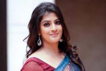 வரலக்ஷ்மி சரத்குமாரா இது! சிறு வயதில் தனது தந்தை சரத்குமாருடன் எடுத்துக்கொண்ட அழகிய புகைப்படங்கள்