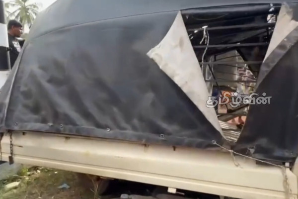 கொழும்பில் இருந்து யாழ். சென்ற தொடருந்துடன் மோதிய வாகனம் | Accident On The Vavuniya Mannar Main Road