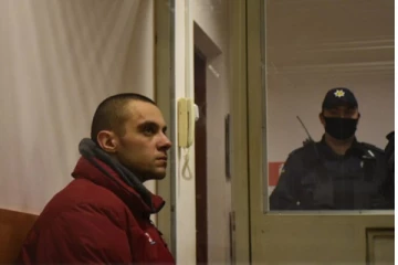 நான் கடவுள்... குடலை மாலையாக போட்டுக்கொண்டு இரத்தம் சொட்டச்சொட்ட தந்தையின் தலையுடன் நிர்வாணமாக நின்ற நபர்!