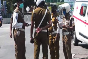 கொழும்பில் விபத்தில் சிக்கிய போக்குவரத்து பொலிஸ் உத்தியோகத்தர்!