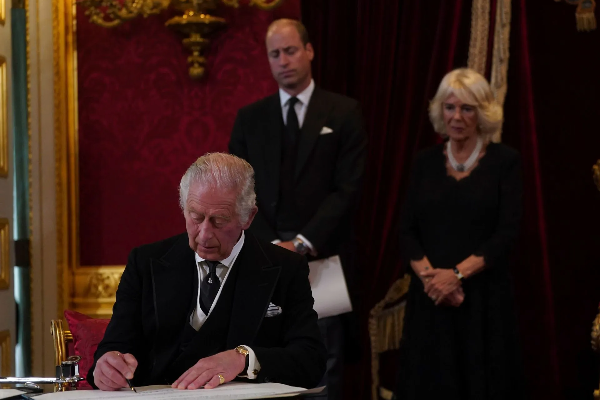 கனடாவின் புதிய அரச தலைவரான மன்னர் மூன்றாம் சார்ள்ஸ்! | Canada S New Head Of State Is King Charles Iii