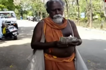 இலங்கை தமிழர்களுக்கு பிச்சைக்காரர் வழங்கிய நிதிஉதவி! நெகிழ வைத்த சம்பவம்