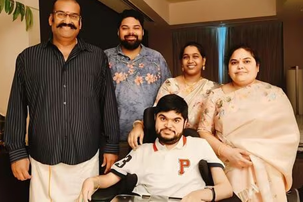 படுக்கையில் நெப்போலியன் மகன்... எலும்பும் தோலுமாக மாறியதற்கு என்ன காரணம்? நேரில் சந்தித்த பிரபலம் | Nepoleon Son Dhanush Meet Madhampatty Rangaraj