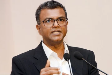 මුදල් කාරක සභාවට මුදල් ලේකම් පැමිණීමේ ප්‍රශ්ණයක්