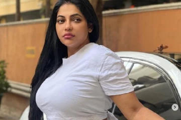 40 வயதை தாண்டியும் இப்படியா!! ரசிகர்களை வாய்ப்பிளக்க வைக்கும் பாக்கியலட்சுமி ராதிகா..