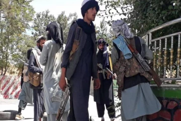 பொதுமக்கள் முன்னிலையில் இருவருக்கு மரண தண்டனையை நிறைவேற்றிய தலிபான்கள்!