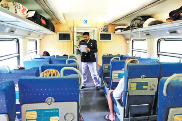 யாழ் ராணியில் பயணம் செய்தவர்கள் தலை தெறிக்க ஓட்டம்! | Traveled Without Getting A Travel Ticket Jaffna யாழ் ராணியில் பயணம் செய்தவர்கள் தலை தெறிக்க ஓட்டம்! | Traveled Without Getting A Travel Ticket Jaffna