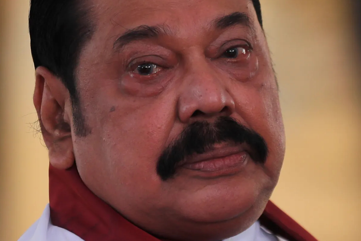மரண தண்டனை குற்றவாளிகளை வீட்டிற்கு அனுப்பிய மகிந்தவின் சுவாரஸ்யமான அரசியல் முரண் | Mahinda Sends Death Row Convicts Home மரண தண்டனை குற்றவாளிகளை வீட்டிற்கு அனுப்பிய மகிந்தவின் சுவாரஸ்யமான அரசியல் முரண் | Mahinda Sends Death Row Convicts Home