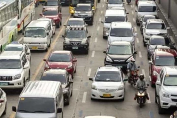 ඉදිරියේදි සැප වාහන තහනම් කරයි..? ඉන්ධන අර්බුදය නිසා සිදු කරන්න යන දේ