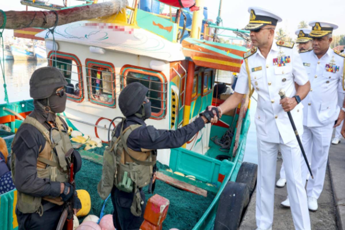 நடுக்கடலில் ஹெரோயினுடன் சிக்கிய படகு! பின்னணி தொடர்பில் கடத்தல்காரர்களிடம் தீவிர விசாரணை | Boat Stuck With Heroin In The Middle Of The Ocean