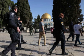 ஜெருஸலேம் அல் அக்சா பள்ளிவாசல் வளாகத்துக்குள் 350 பேர் கைது