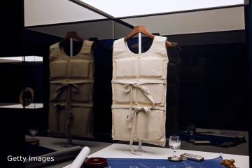 டைட்டானிக் கப்பலில் உயிர் பிழைத்தவரின் லைஃப் ஜாக்கெட் - ஏலத்தில் சாதனை விலை