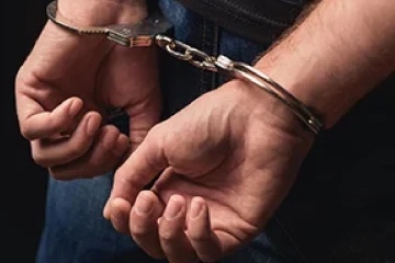 සංවිධානාත්මක අපරාධකරුවෙකු වන කරන්දෙණිය සුද්දාගේ සොහොයුරා අද දිවයිනට