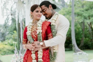 வரலட்சுமி சரத்குமார் தலதீபாவளிக்கு கணவருடன் எங்கு சென்றுள்ளார் பாருங்க.. வைரல் வீடியோ