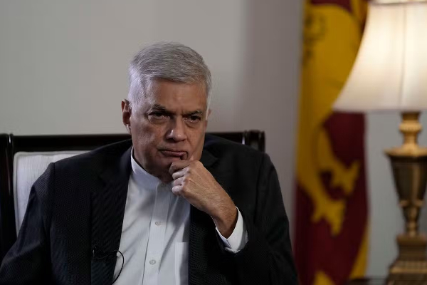 வாக்கெடுப்புக்கு வரும் நாடாளுமன்ற உறுப்பினர்களுக்கு இராணுவ முகாம்களில் எரிபொருள் | Fuel In Army Camps For Mps Coming To Polls