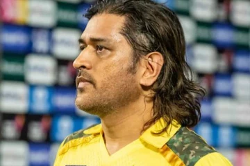 தோல்வியின் விரக்தியில் தோனி எடுத்த முடிவு, கிரிக்கெட் ஜாம்பவான்கள் உச்சக்கட்ச கோபம்