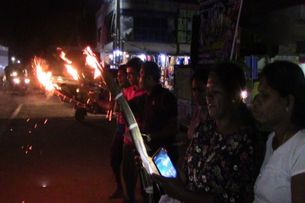 மின் கட்டண அதிகரிப்பை கண்டித்து தீப்பந்தப் போராட்டம்! | Protest Against The Increase In Electricity Bills
