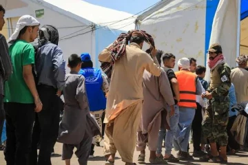 பிழைப்பு தேடி ஈரானுக்கு நடந்தே செல்லும் நாடொன்றின் மக்கள்... உடல் உறைந்து பலர் மரணம்