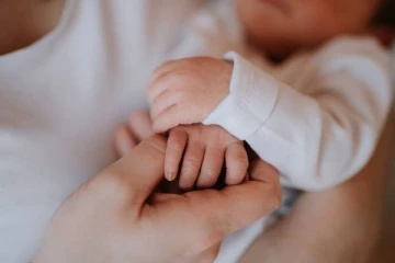 விந்தணு, கருமுட்டை தானம் செய்தவர்களுக்கு குழந்தை மீதான உறவு இதுதான் - நீதிமன்றம் தீர்ப்பு!