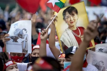 மியான்மரில் சூகியின் கட்சி உள்ளிட்ட 40 அரசியல் கட்சிகள் கலைப்பு!