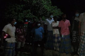 இலங்கைக்குள் அத்துமீறி நுழைந்த இந்திய இழுவைப் படகுகள்!