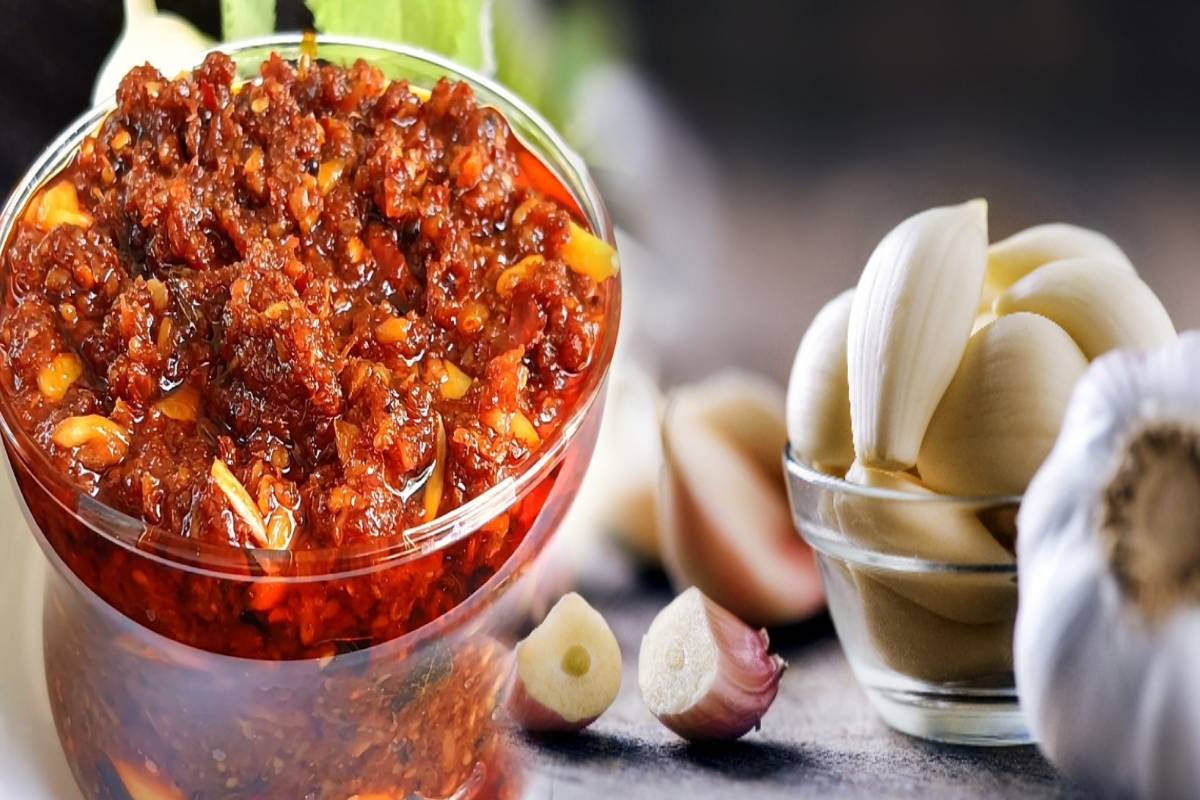 garlic pickle : நாவூரும் சுவையில் காரசாரமான பூண்டு ஊறுகாய்... எளிமையாக எப்படி செய்வது? | Tasty And Healthy Garlic Pickle Recipe garlic pickle : நாவூரும் சுவையில் காரசாரமான பூண்டு ஊறுகாய்... எளிமையாக எப்படி செய்வது? | Tasty And Healthy Garlic Pickle Recipe