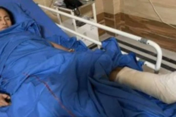 மீண்டும் மீண்டும் வற்புறுத்திய மம்தா: சிகிச்சை முடிந்து வீடு திரும்பினார்