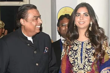 கிறிஸ்துமஸ் பரிசாக 8.2 லட்சம் கோடி மதிப்பிலான நிறுவனம்: ஈஷா அம்பானிக்கு gift கிடைக்குமா!