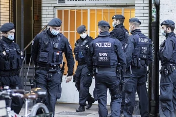 ஜேர்மன் நகரில் பொம்மை துப்பாக்கியுடன் திரிந்த வாலிபருக்கு நேர்ந்த கதி!