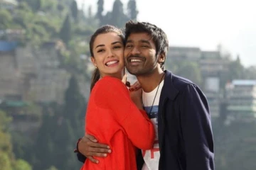 தூங்கி கொண்டிருக்கும் நடிகையை பக்கத்தில் இருந்து அப்படி பார்க்கும் தனுஷ்.. அன்ஸீன் புகைப்படம்