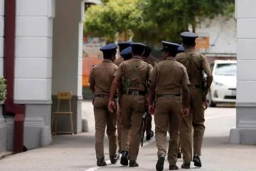 பொலிஸாரை தாக்கிய கும்பல்: 6 பெண்கள் உட்பட 9 பேர் சிக்கினர்!