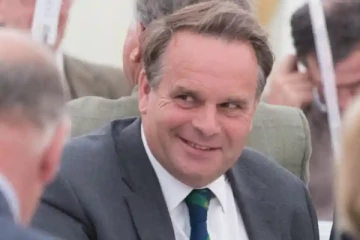 நாடாளுமனறத்தில் ஆபாசப்படம் பார்த்த எம்.பி. பதவிவிலகல்