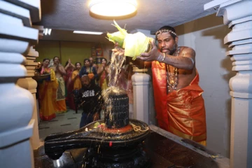 டென்மார்க்கிலும் ஆரம்பமானது கருவறையில் தெய்வத் தமிழ் வழிபாடு(Photos)