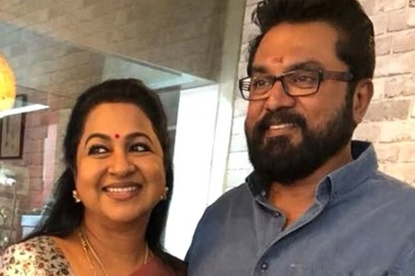 கணவர், மகள், பேரன், பேத்தி என ஒட்டுமொத்த குடும்பத்துடன் இருக்கும் நடிகை ராதிகா சரத்குமார்.. அழகிய வீடியோ | Raadhika Sarathkumar Family Pongal Celebration கணவர், மகள், பேரன், பேத்தி என ஒட்டுமொத்த குடும்பத்துடன் இருக்கும் நடிகை ராதிகா சரத்குமார்.. அழகிய வீடியோ | Raadhika Sarathkumar Family Pongal Celebration