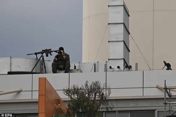 police snipers top of hotels in bondi